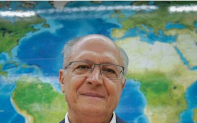 Etanol mais barato que a gasolina ajuda a segurar preços, diz Alckmin
