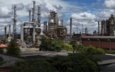 Parada de refinaria mobiliza R$800 milhões e seis mil trabalhadores